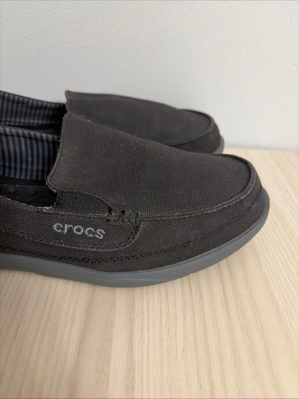 CROCS Women’s Black Canvas Slip-On Loafers size 11 - Picture 2 of 8